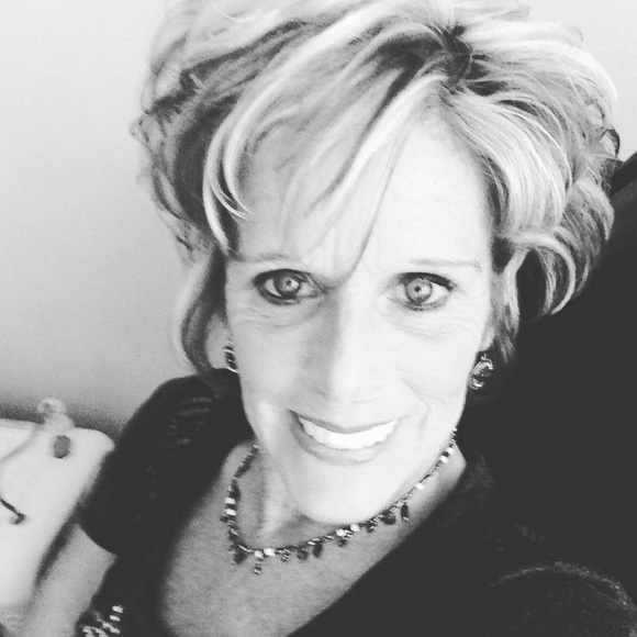 Meet your Posher, Sharon - Picture 8 of 8